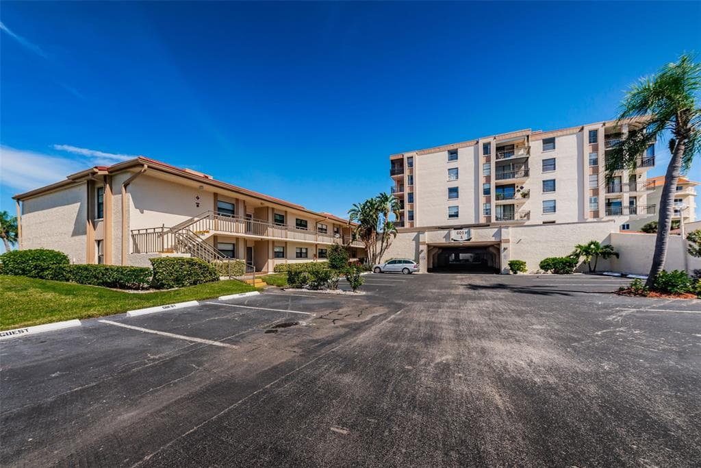 6051 SUN BOULEVARD UNIT 605 ST PETERSBURG, FL 33715