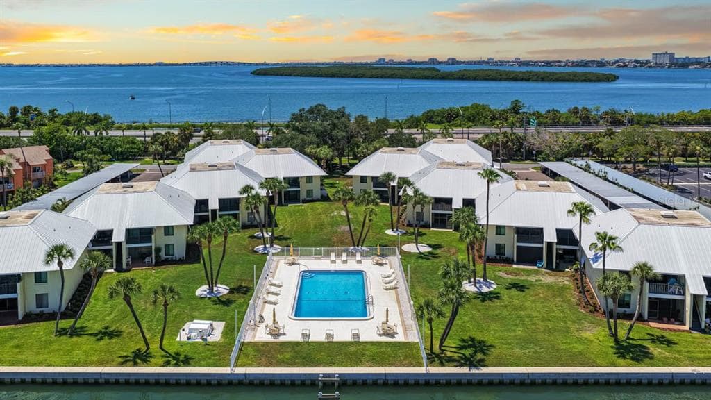 7300 SUNSHINE SKYWAY LANE S UNIT 202 ST PETERSBURG, FL 33711