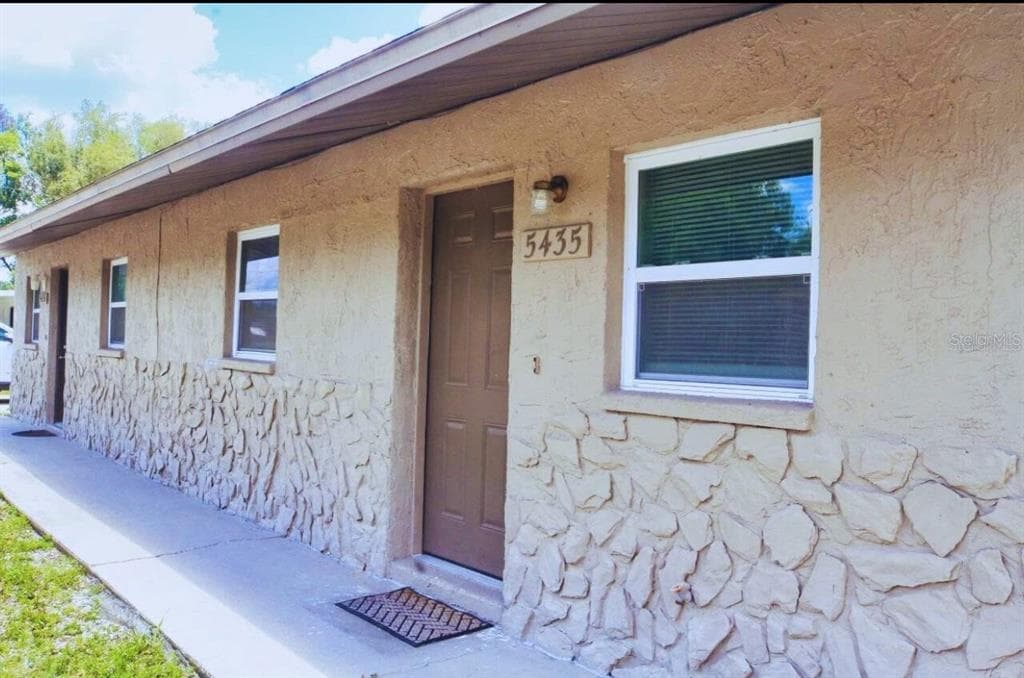 5435 BEACH NEW PORT RICHEY, FL 34652