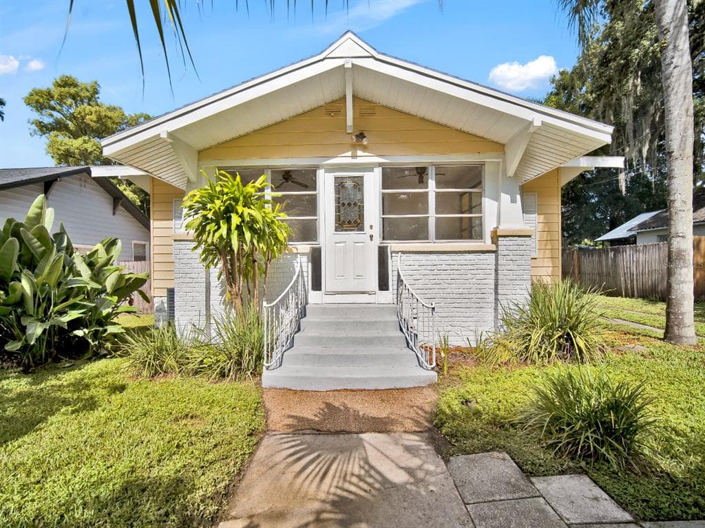 2718 PASEO AVENUE ORLANDO, FL 32805