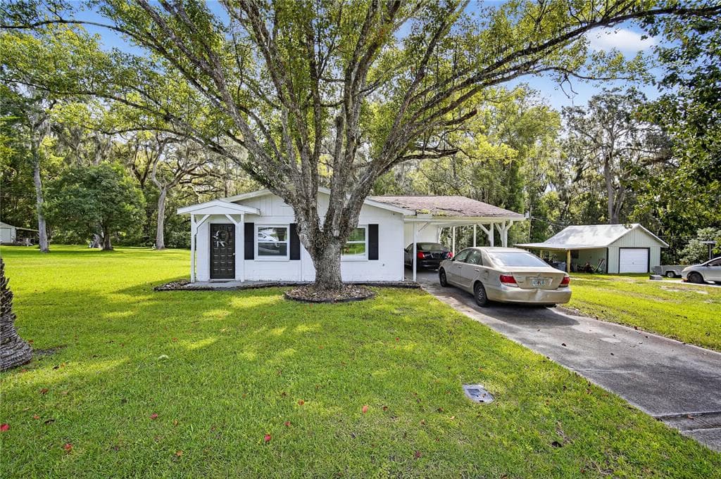 910 WHITEWAY DRIVE BROOKSVILLE, FL 34601