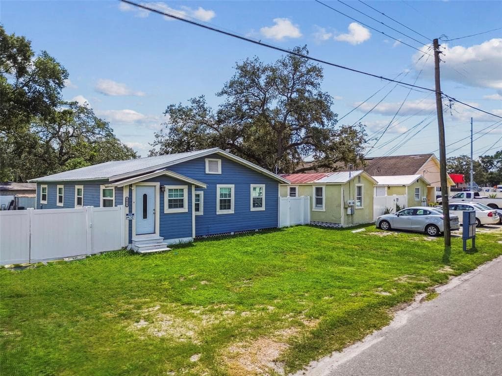 8413 N HAMNER AVENUE TAMPA, FL 33604