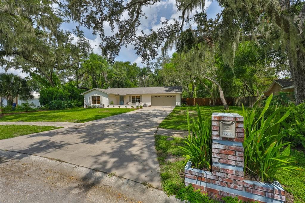 121 WINDY CIRCLE BRANDON, FL 33511