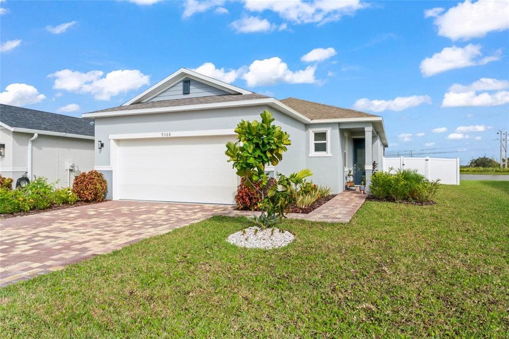 9368 SANDY BLUFFS CIRCLE PARRISH, FL 34219