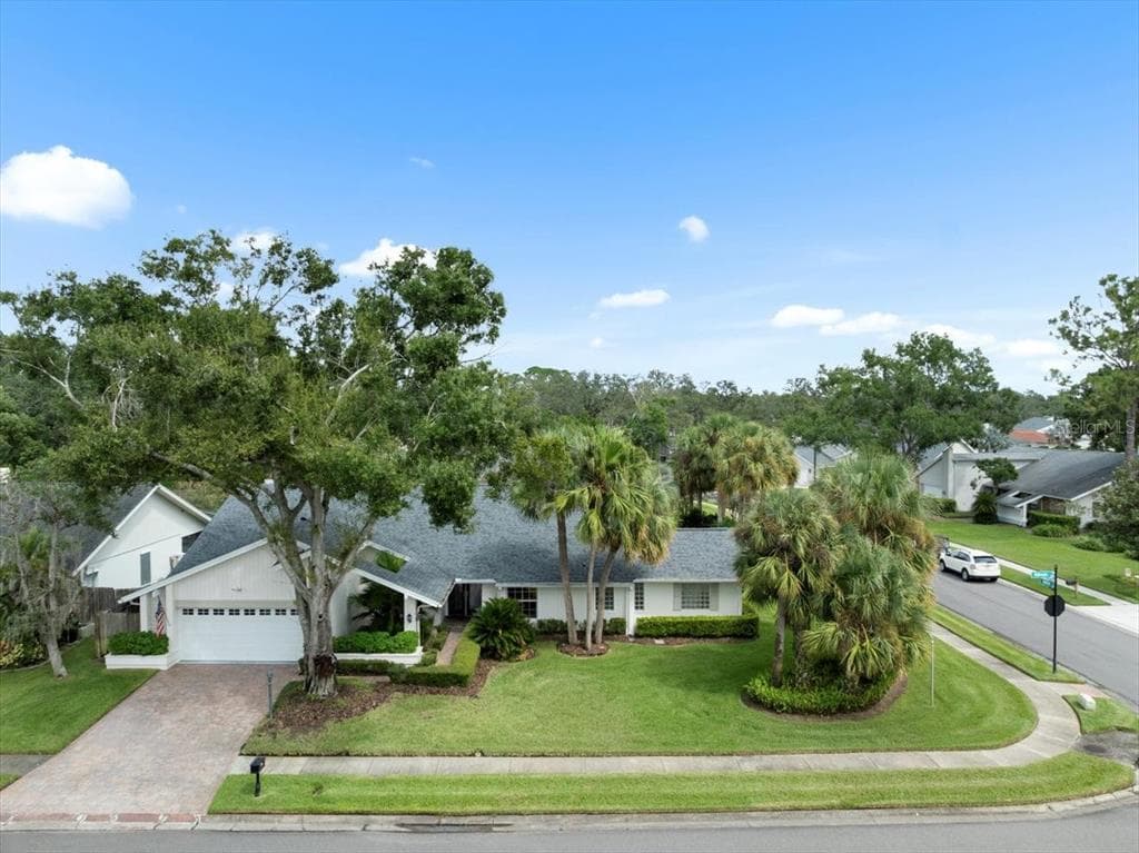 13707 WALBROOKE DRIVE TAMPA, FL 33624
