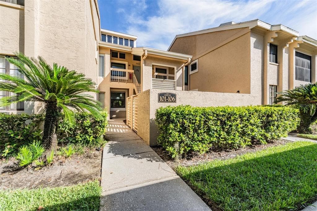 103 LINDSAY LANE UNIT 13 OLDSMAR, FL 34677