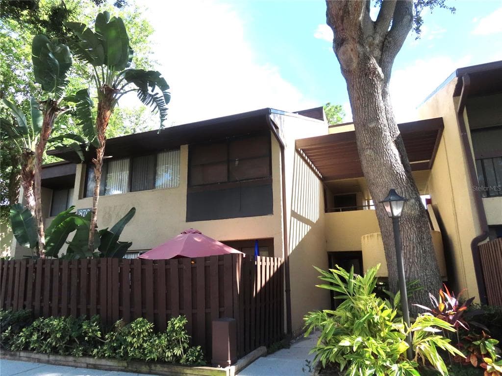 870 VILLAGE LAKE TERRACE N UNIT 204 ST PETERSBURG, FL 33716