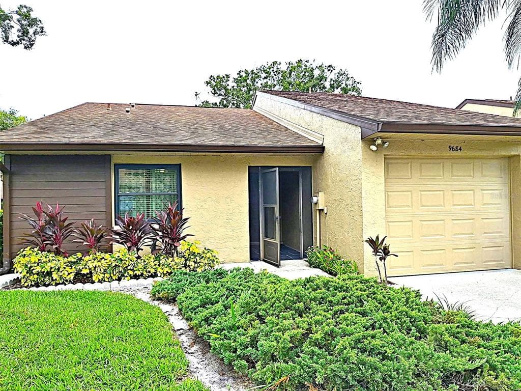 9684 LAKE SEMINOLE DRIVE E LARGO, FL 33773