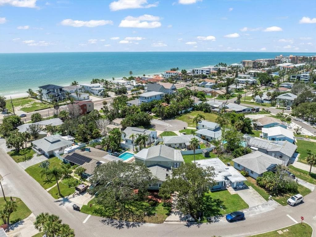 30 160TH AVENUE REDINGTON BEACH, FL 33708