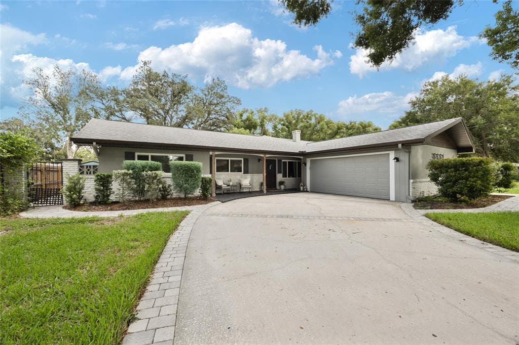11331 N OAKLEAF AVENUE TAMPA, FL 33612