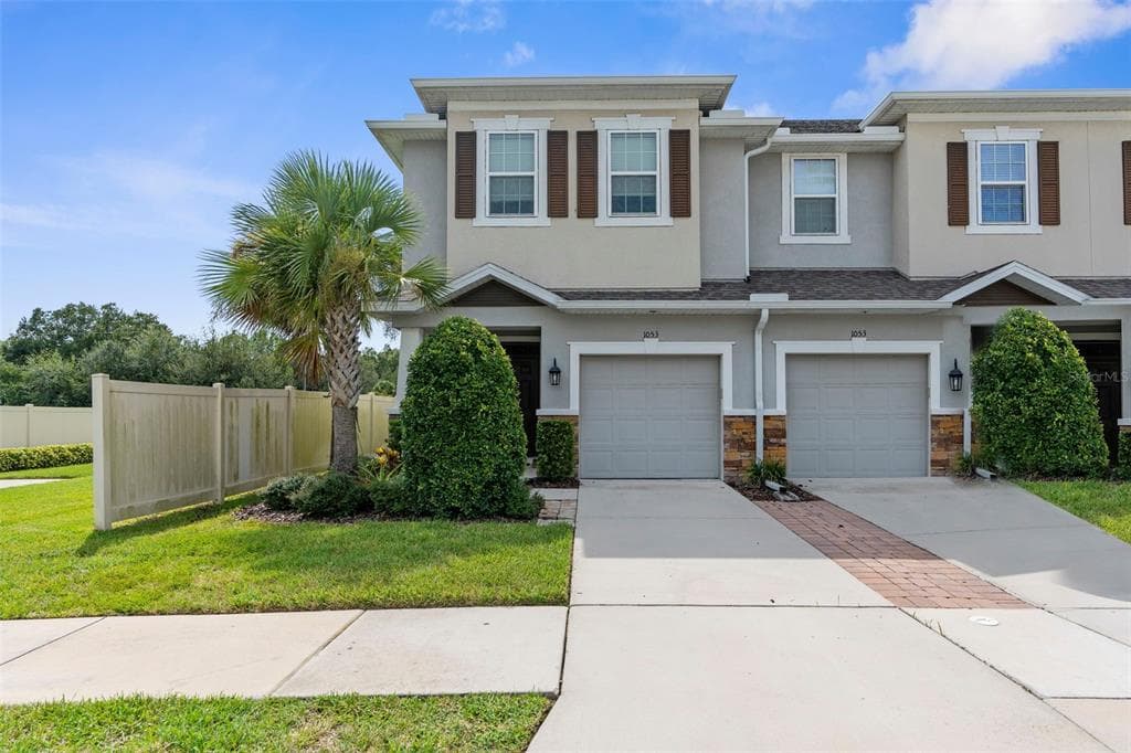 1053 AMBER LEAF TRAIL WESLEY CHAPEL, FL 33544
