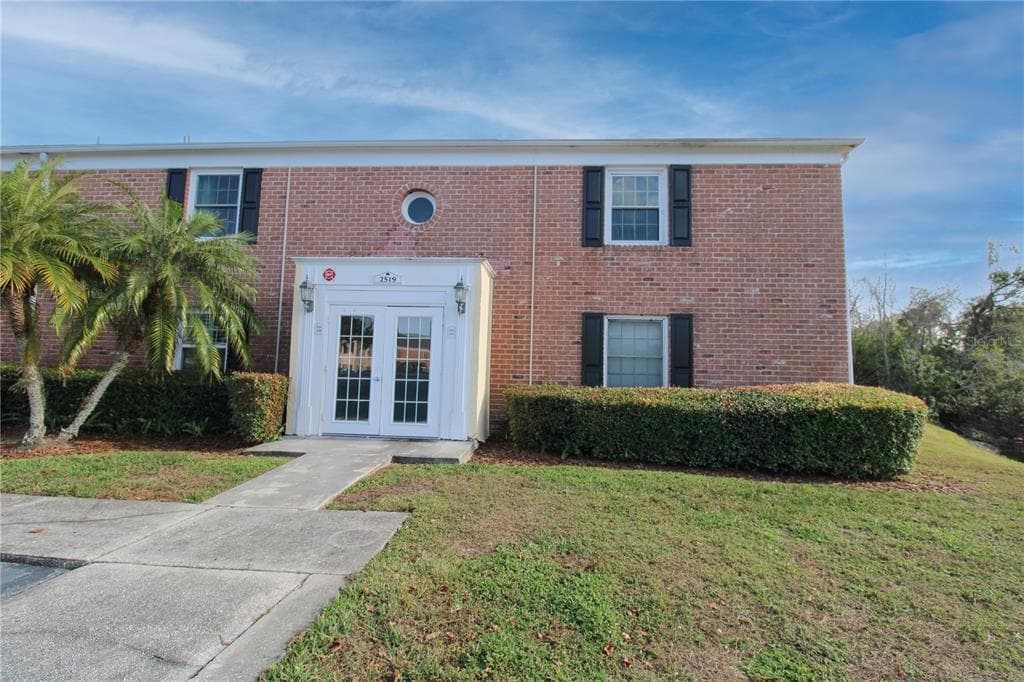 2519 CEDAR CYPRESS COURT UNIT 102 TAMPA, FL 33618