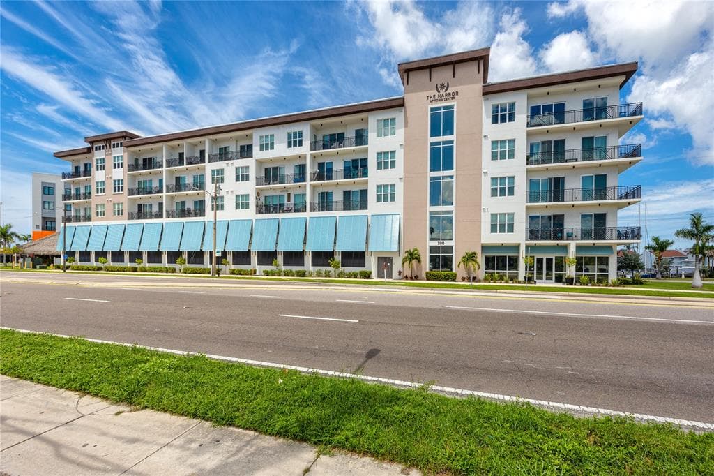 300 150TH AVENUE UNIT 305 MADEIRA BEACH, FL 33708