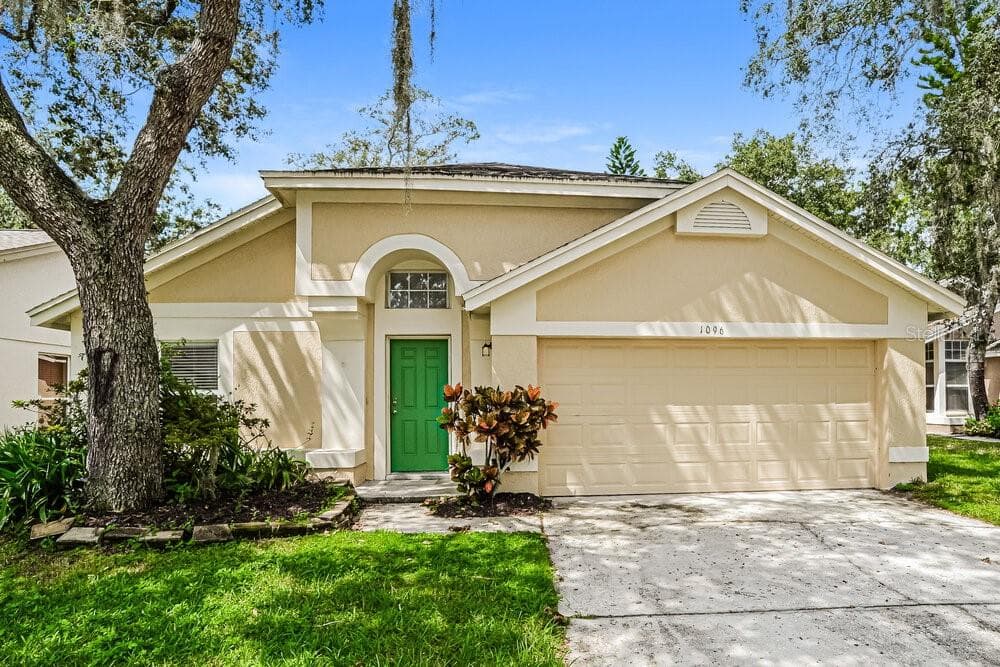1096 MANIGAN AVENUE OVIEDO, FL 32765