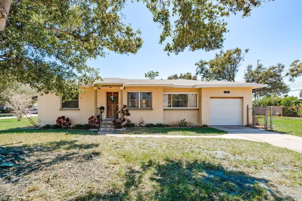 1221 WOODLAWN STREET CLEARWATER, FL 33756