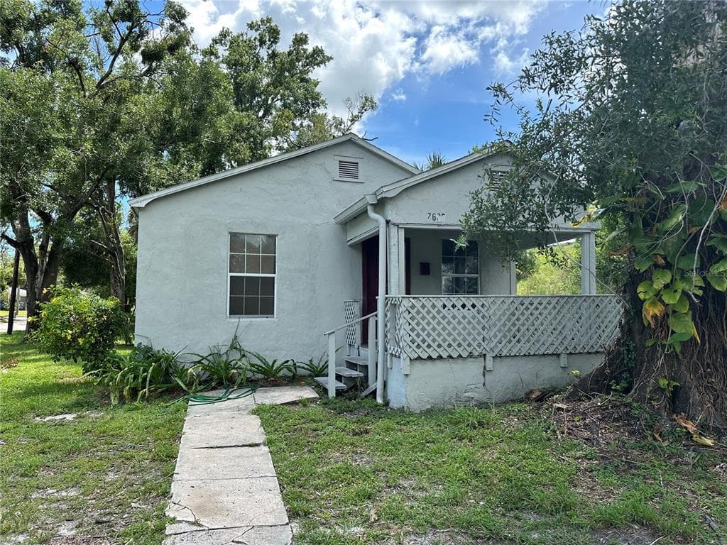 7608 N HUNTLEY AVENUE TAMPA, FL 33604