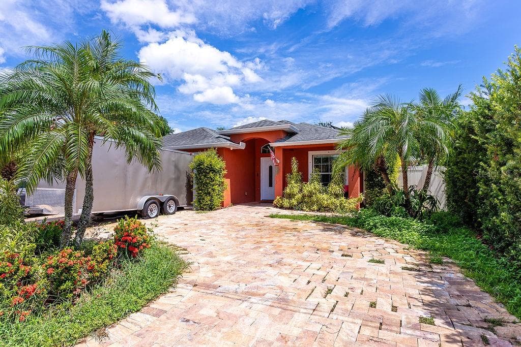 4907 CARLYLE ROAD TAMPA, FL 33615