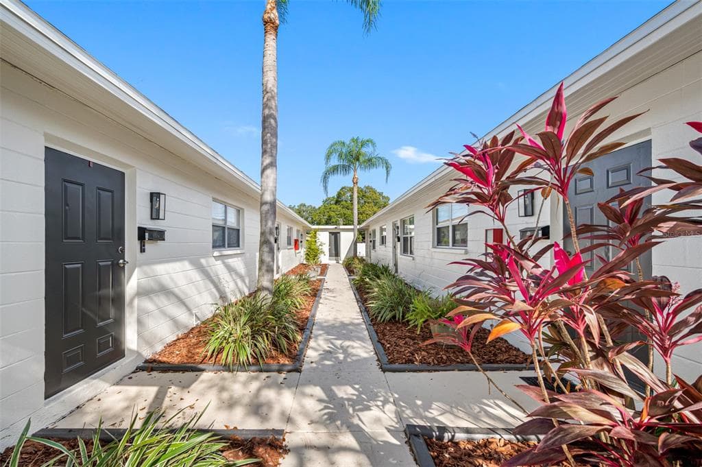 621 88TH AVENUE N ST PETERSBURG, FL 33702
