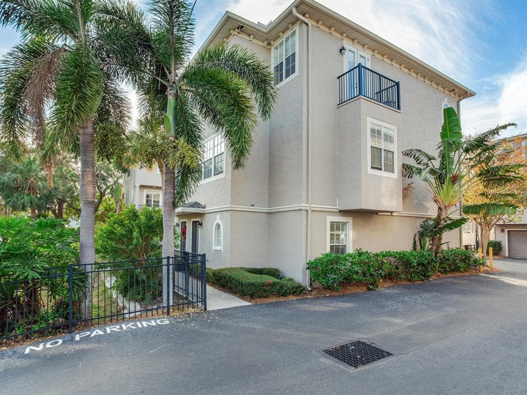 2606 ESPANA COURT TAMPA, FL 33609