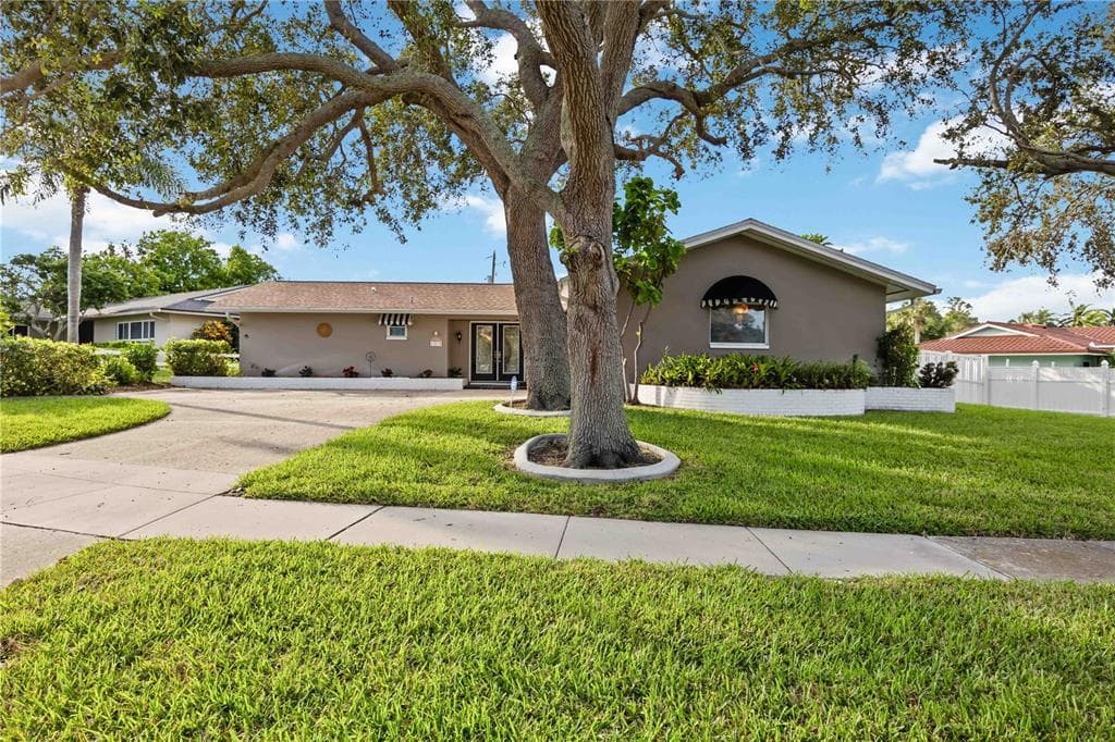 14039 LEEWARD DRIVE SEMINOLE, FL 33776