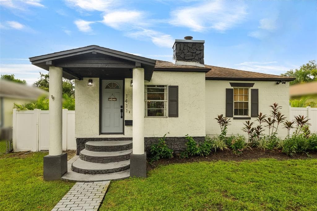 1411 E HENRY AVENUE TAMPA, FL 33604