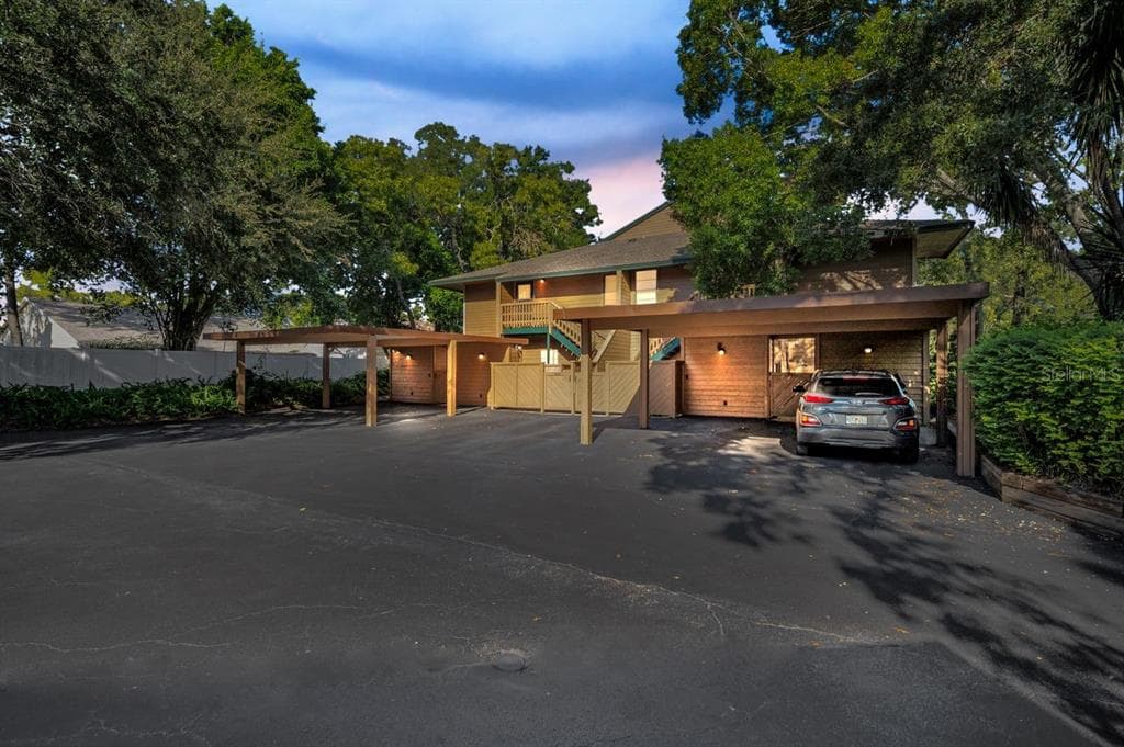 902 LENNOX ROAD W UNIT 902 PALM HARBOR, FL 34683