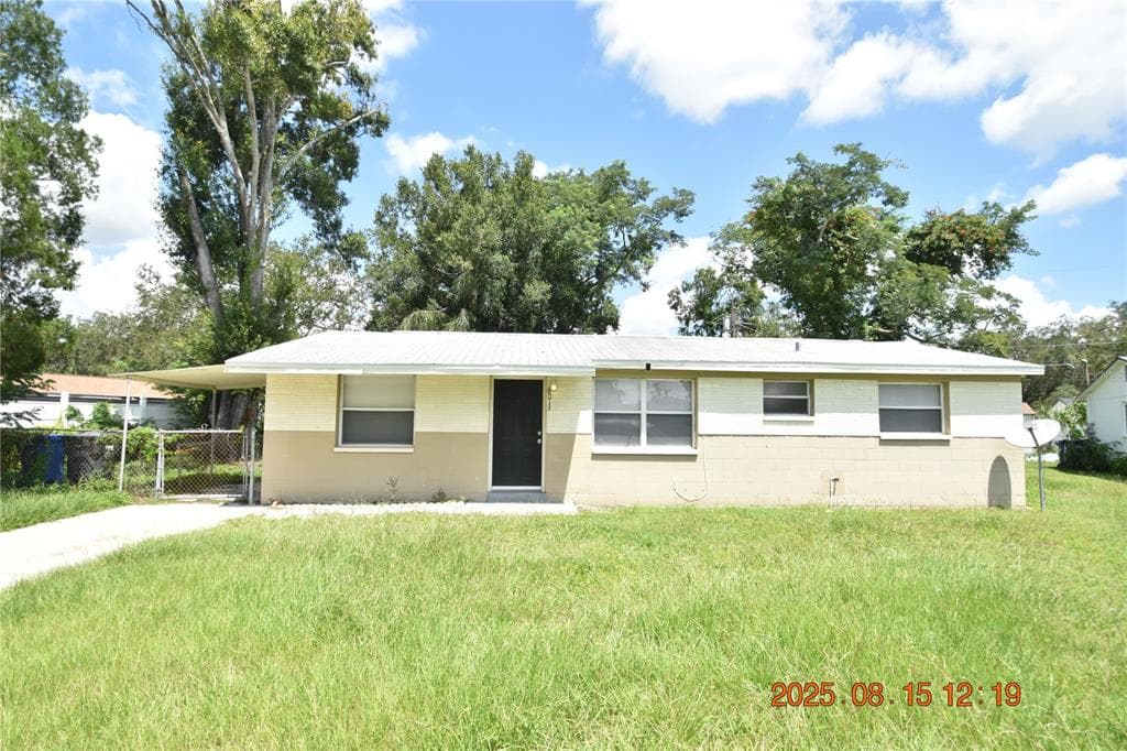 8013 BEECHWOOD PLACE TAMPA, FL 33619