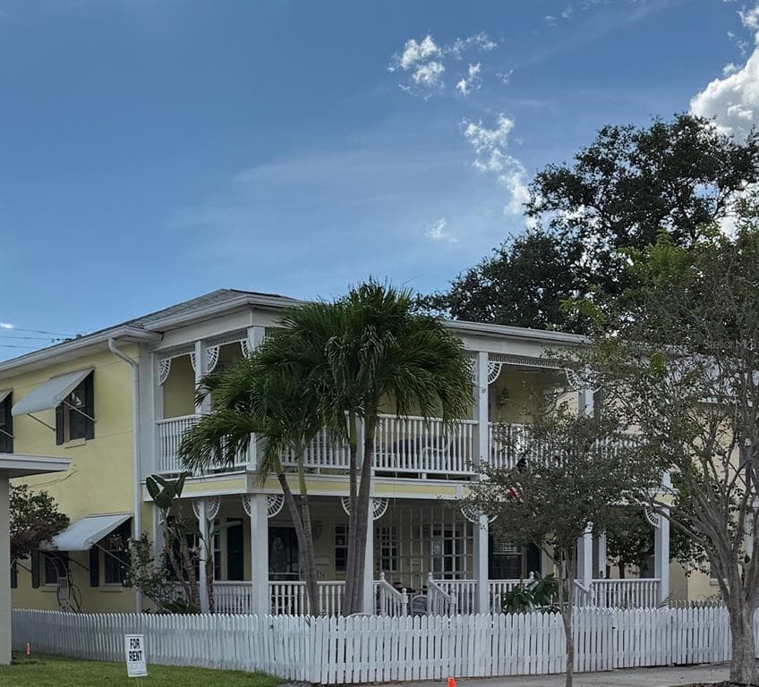 136 E DAVIS BOULEVARD TAMPA, FL 33606