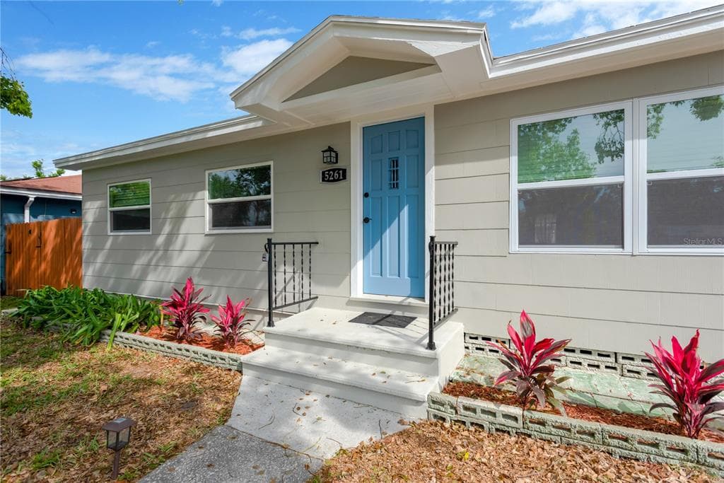 5261 43RD AVENUE N ST PETERSBURG, FL 33709