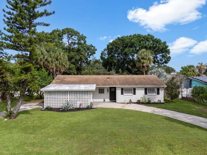 8405 STILLBROOK AVENUE TAMPA, FL 33615