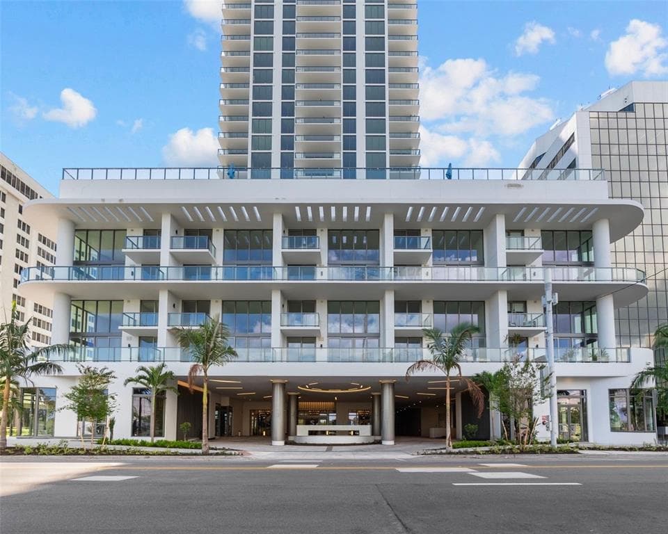 325 1ST STREET S ST PETERSBURG, FL 33701
