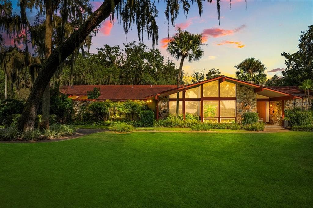 9565 SILVER LAKE DRIVE LEESBURG, FL 34788