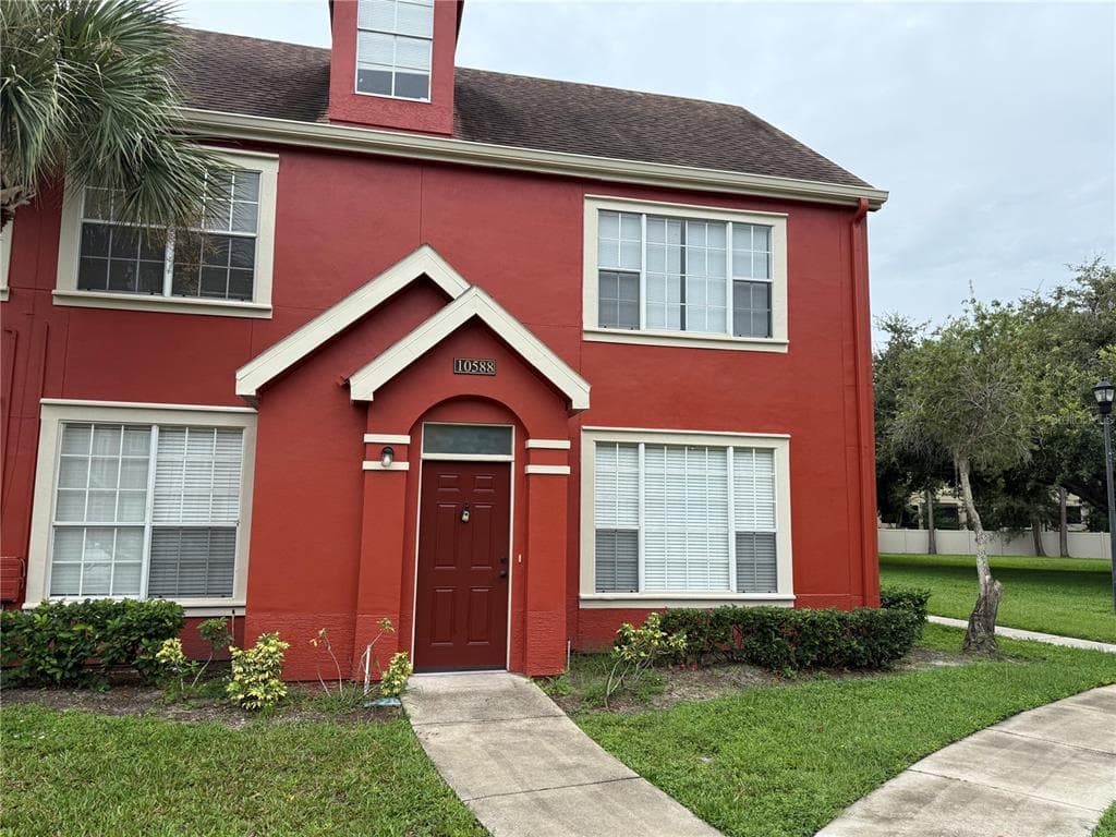 10588 WINDSOR LAKE COURT UNIT 10588 TAMPA, FL 33626