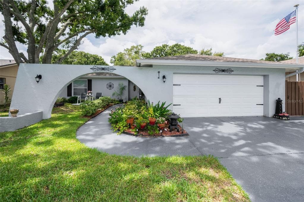 3233 CARRIAGE DRIVE PALM HARBOR, FL 34684