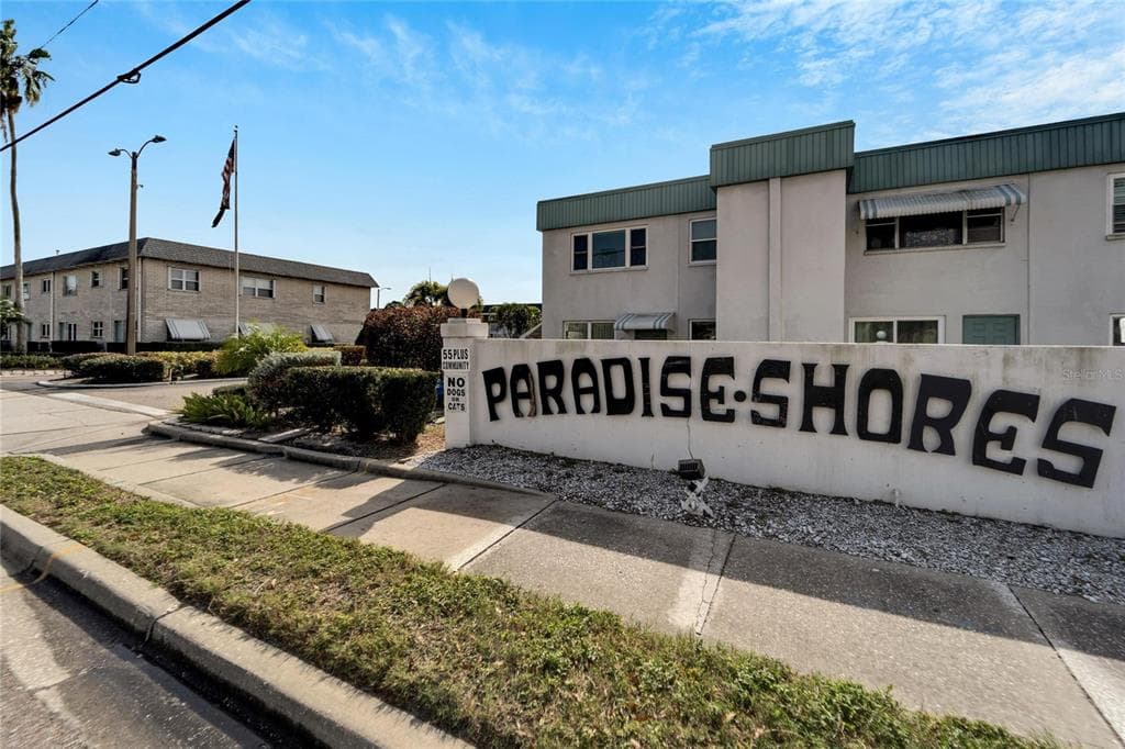 5286 81ST STREET N UNIT 4 ST PETERSBURG, FL 33709