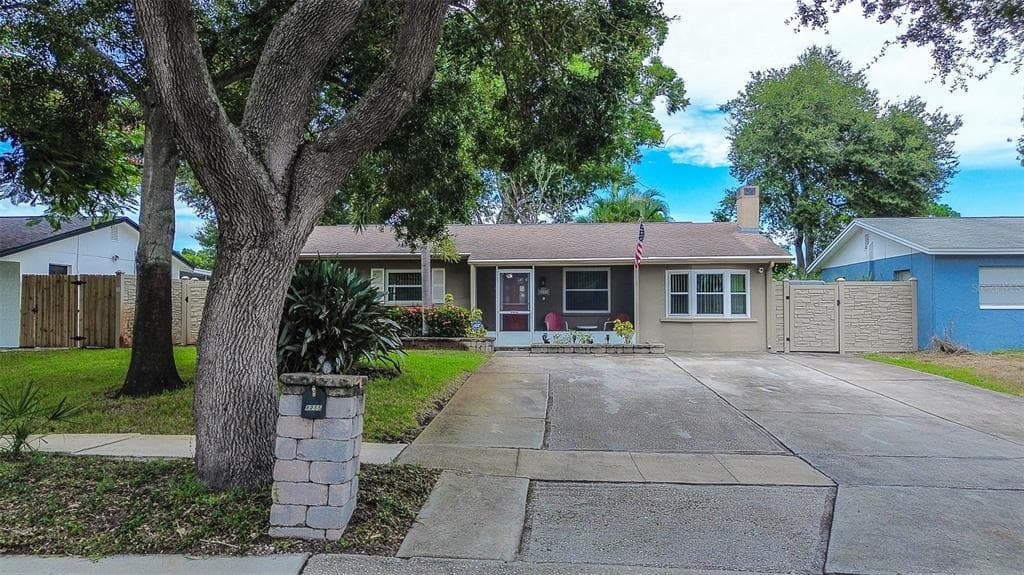8255 82ND AVENUE SEMINOLE, FL 33777