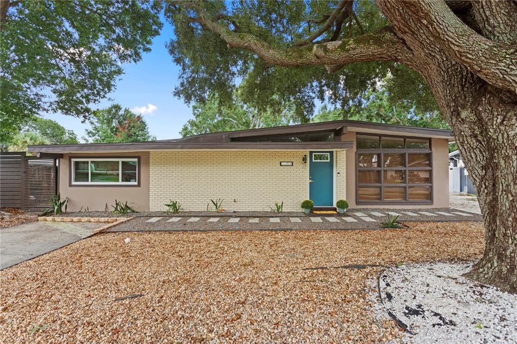 4208 W WISCONSIN AVENUE TAMPA, FL 33616