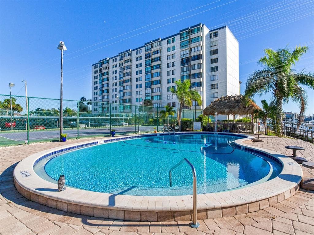 660 ISLAND WAY UNIT 306 CLEARWATER BEACH, FL 33767