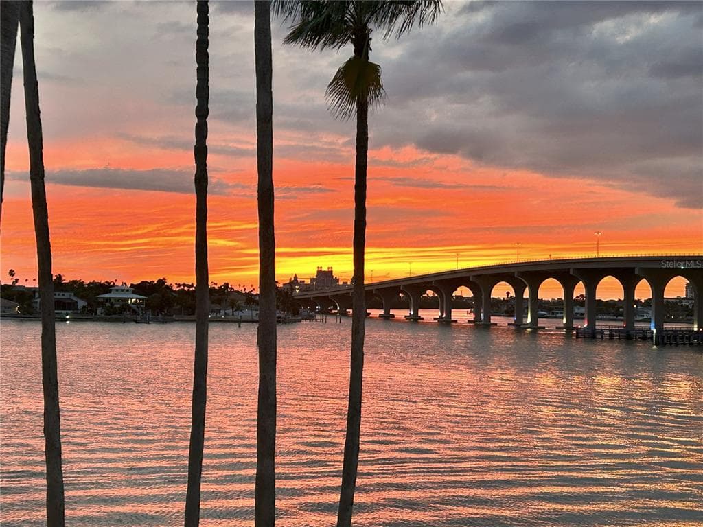 5901 BAHIA DEL MAR CIRCLE UNIT 321 ST PETERSBURG, FL 33715
