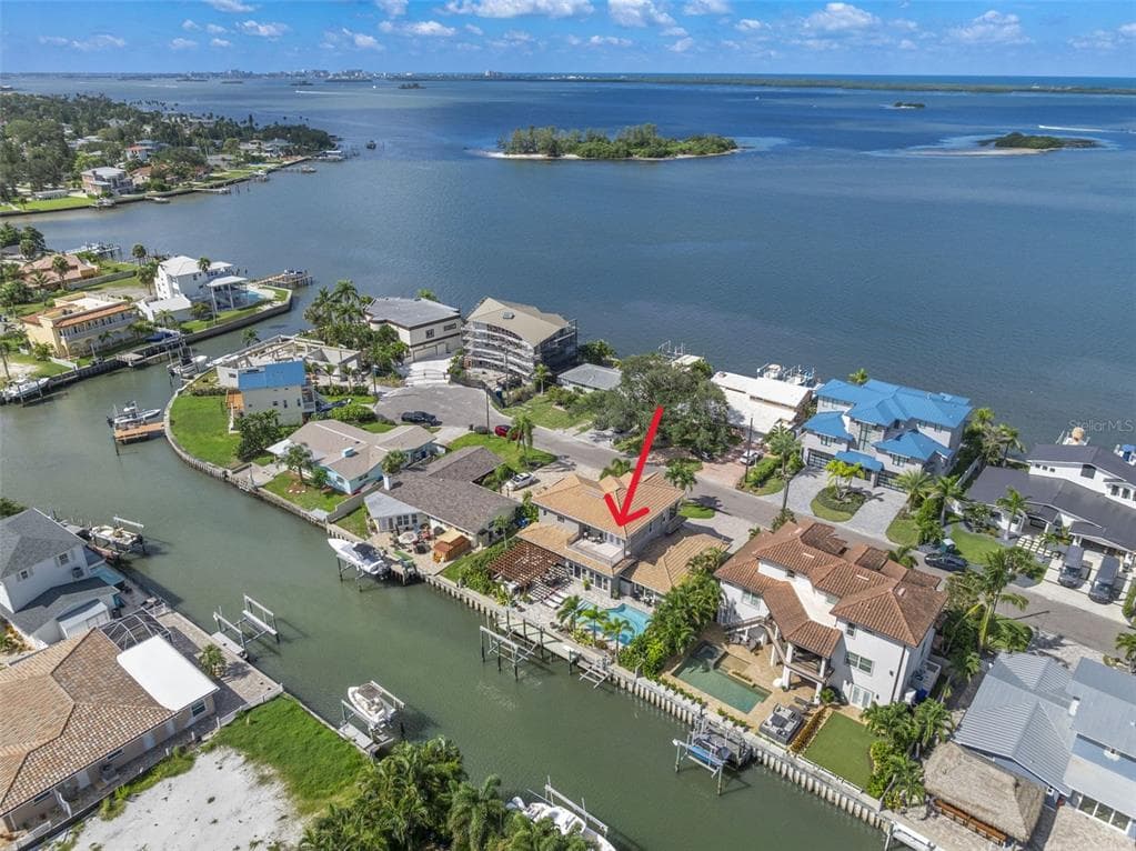 2133 HARBOR VIEW DRIVE DUNEDIN, FL 34698