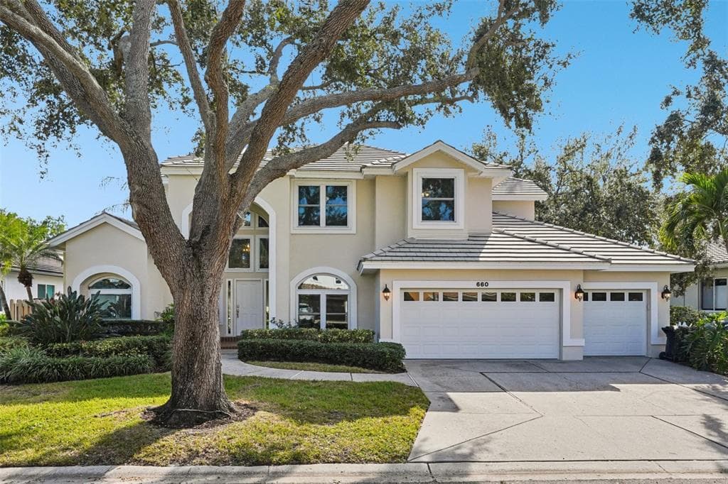 660 BAY LAUREL COURT NE ST PETERSBURG, FL 33703
