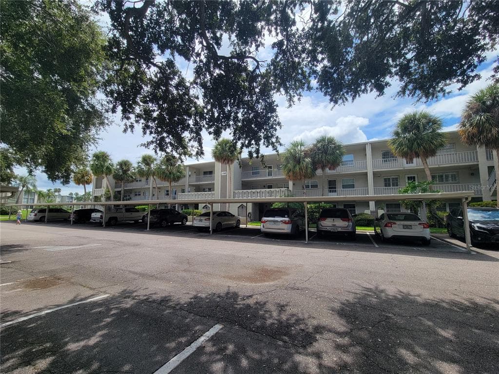 946 VIRGINIA STREET UNIT 304 DUNEDIN, FL 34698