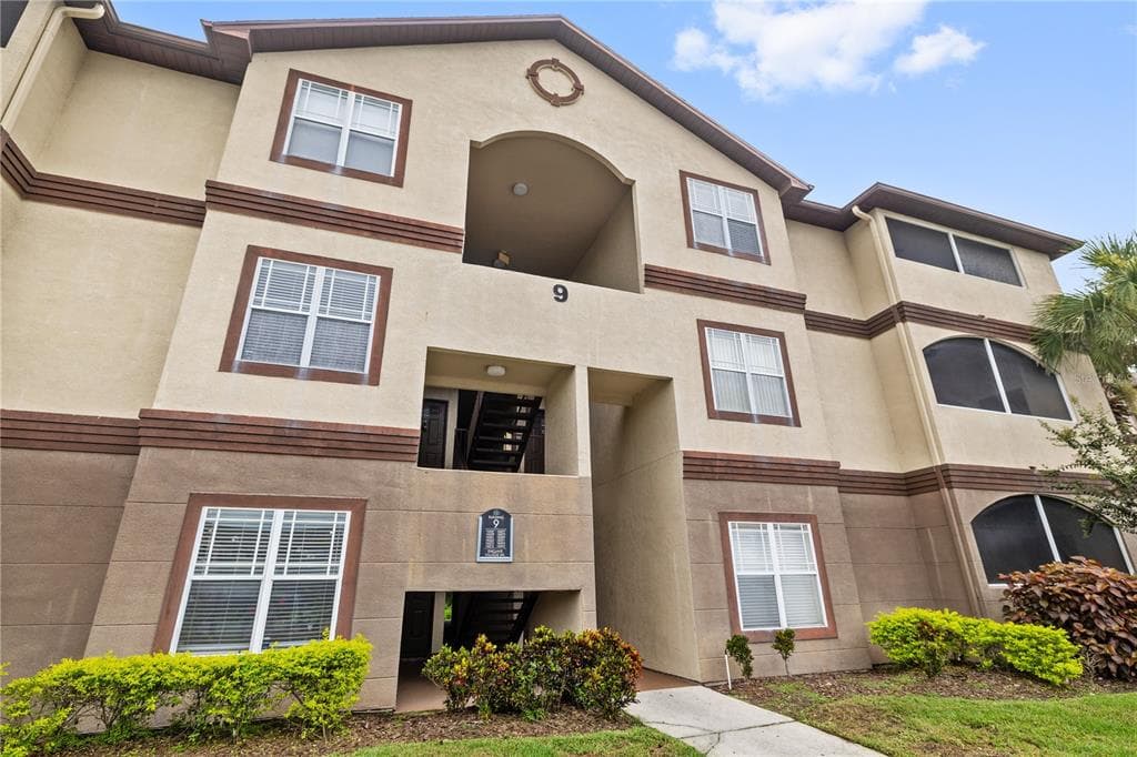 16573 ENCLAVE VILLAGE DRIVE TAMPA, FL 33647