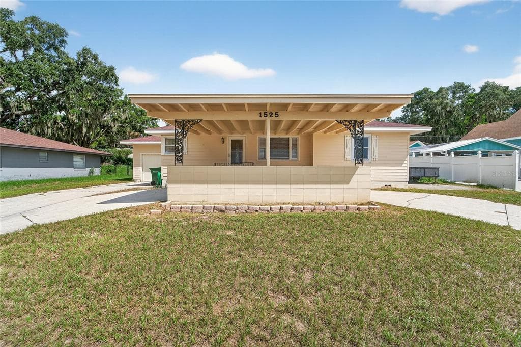 1525 N LAKE HOWARD DRIVE WINTER HAVEN, FL 33881