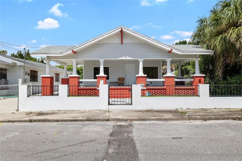 1318 E LOUISE AVENUE TAMPA, FL 33603
