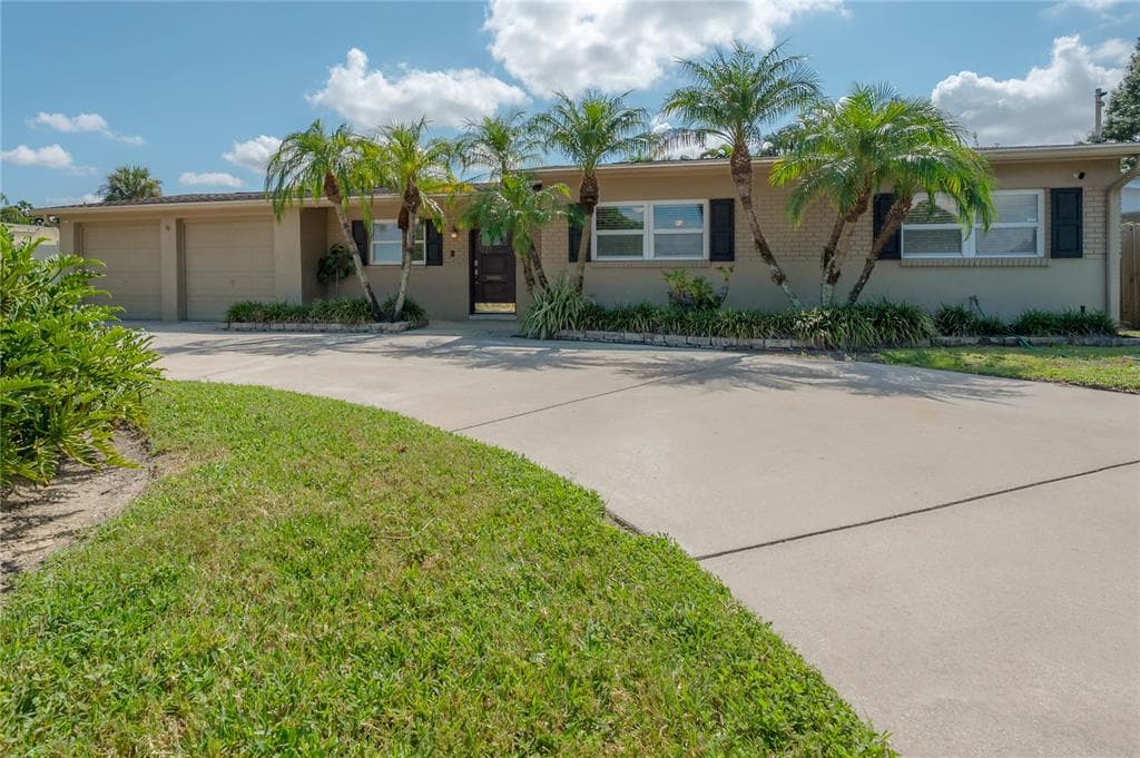3935 W EDEN ROC CIRCLE TAMPA, FL 33634