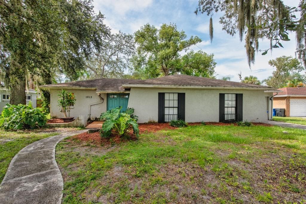 1013 HALLWOOD LOOP BRANDON, FL 33511