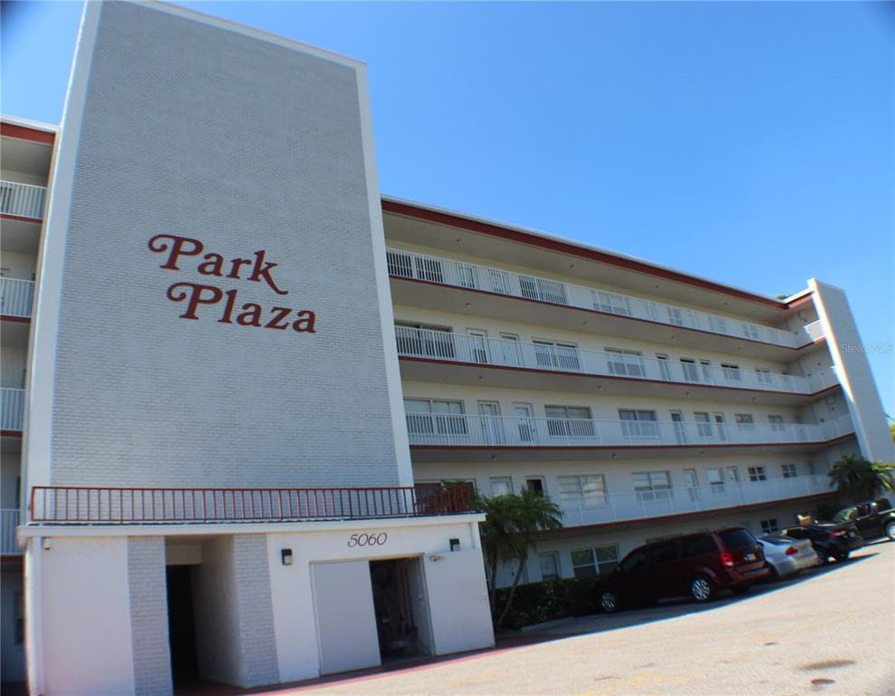 5060 76TH AVENUE N UNIT 401 PINELLAS PARK, FL 33781