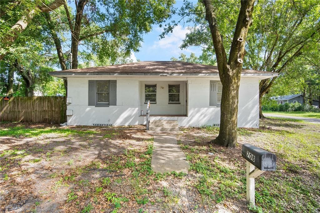 708 E BRAWIN AVENUE TAMPA, FL 33612