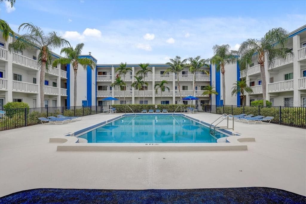350 79TH AVENUE N UNIT 204 ST PETERSBURG, FL 33702